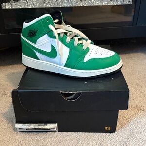 Nike Kids Green and White High-Top Sneakers